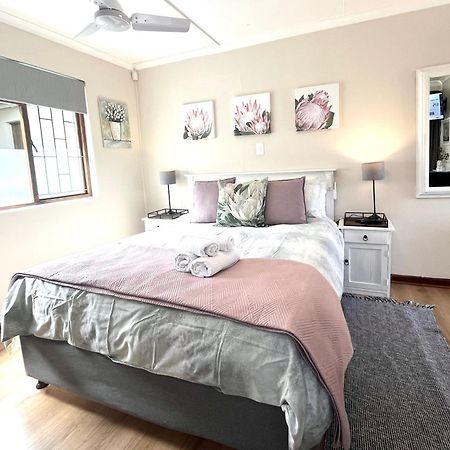 Dolphin Circle Bed And Breakfast Plettenberg Bay Exteriör bild